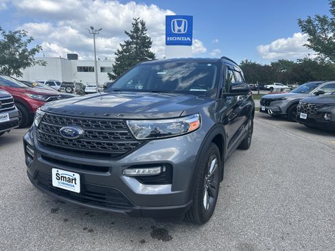 Used 2023 Ford Explorer XLT w/ Equipment Group 202A AWD/4WD image 1