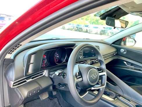 Used 2021 Hyundai Elantra SEL w/ Cargo Package FWD image 11