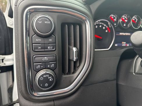 Used 2022 Chevrolet Silverado 1500 LT AWD/4WD image 22