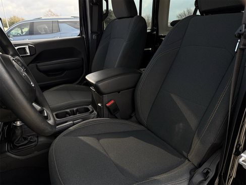Used 2025 Jeep Wrangler Sport image 23