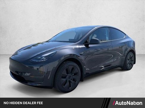 Used 2024 Tesla Model Y Long Range RWD image 1