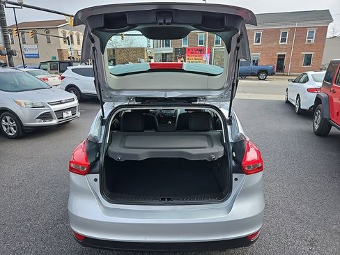 Used 2018 Ford Focus SE FWD image 16