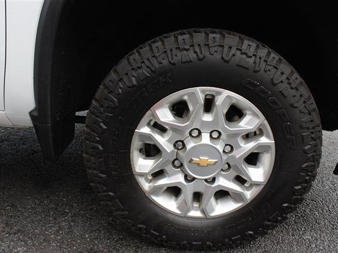Used 2024 Chevrolet Silverado 2500 LT AWD/4WD image 10