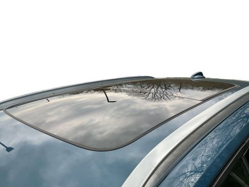 Certified 2024 Volvo XC40 B5 Plus w/ Climate Package image 14