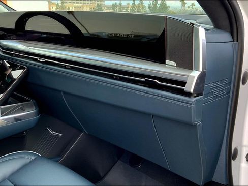 New 2025 Cadillac Escalade IQ Luxury 2 AWD/4WD image 27