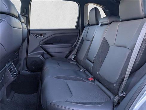 Used 2026 Subaru Forester Touring AWD/4WD image 17