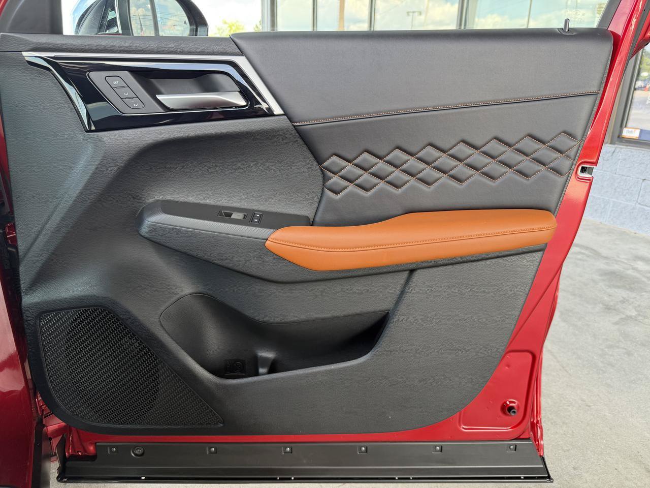 Used 2025 Mitsubishi Outlander SEL AWD/4WD image 33