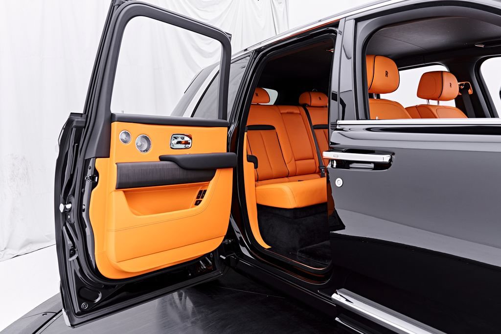 Used 2026 Rolls-Royce Cullinan w/ Cullinan Package AWD/4WD image 35
