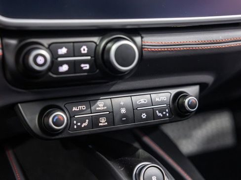 Used 2019 Ferrari Portofino RWD image 39