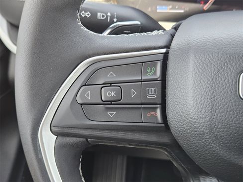 New 2025 Jeep Grand Cherokee Altitude image 27