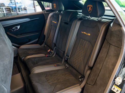 Used 2024 Lamborghini Urus Performante AWD/4WD image 32
