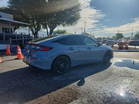 Used 2024 Honda Civic Sport image 3