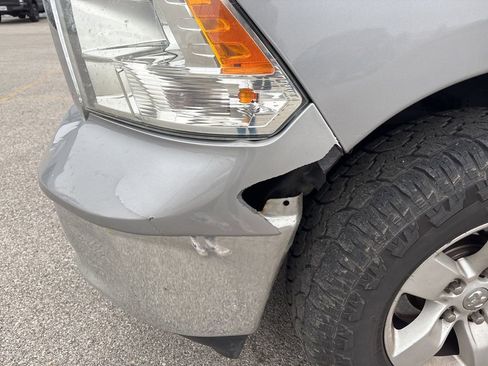 Used 2019 RAM 1500 Classic SLT w/ Luxury Group image 7