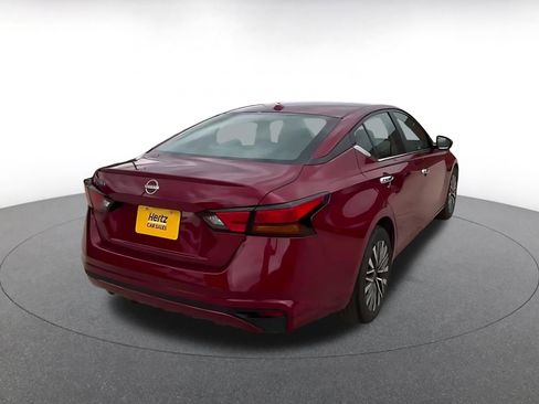 Used 2025 Nissan Altima 2.5 SV FWD image 14