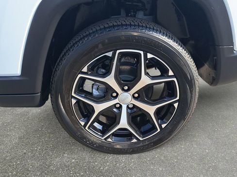 Certified 2024 Jeep Compass Limited image 33