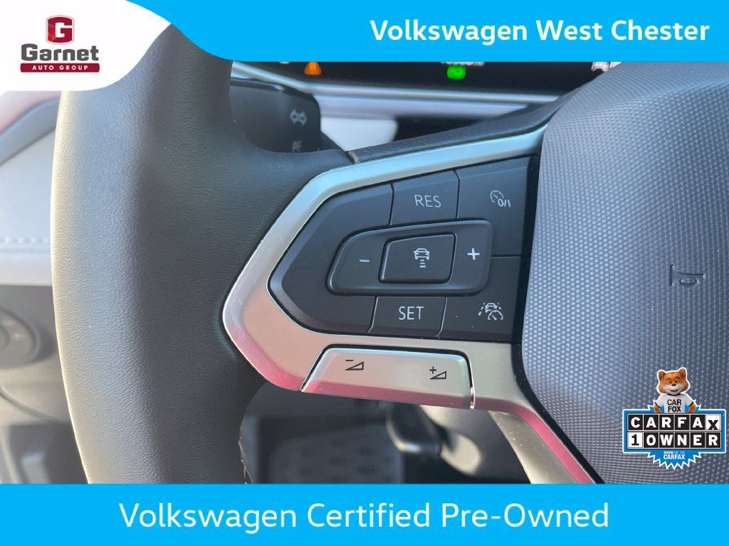 Certified 2025 Volkswagen Taos SE AWD/4WD image 17