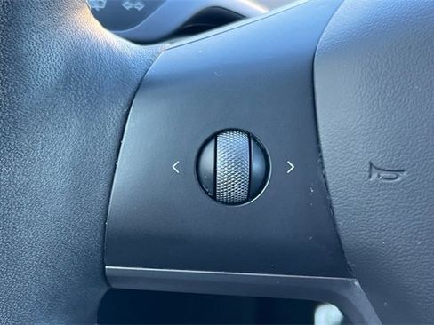 Used 2023 Tesla Model Y Performance image 27