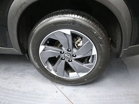 Used 2025 Nissan Rogue SV FWD image 14