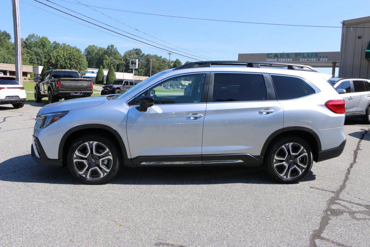 Used 2026 Subaru Ascent Limited AWD/4WD image 2