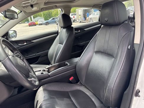Used 2017 Honda Civic Touring image 9