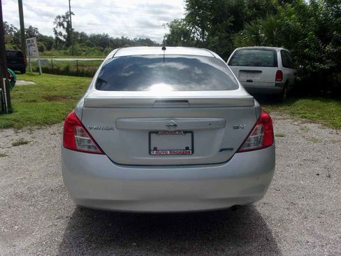 Used 2013 Nissan Versa SV image 6