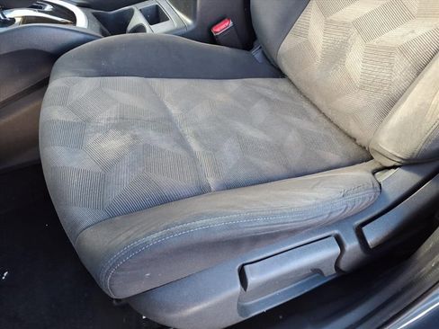 Used 2016 Nissan Rogue S w/ Appearance Package image 10