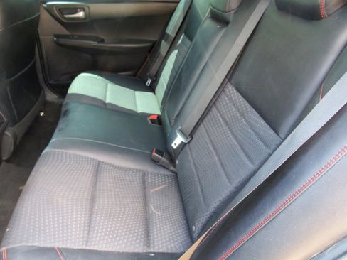 Used 2015 Toyota Camry SE FWD image 22