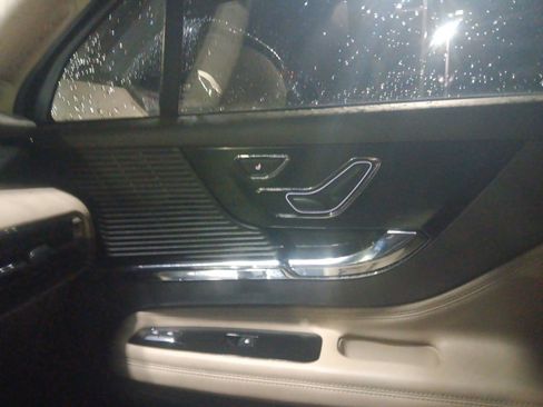 Used 2021 Lincoln Corsair AWD w/ Premium Package image 30