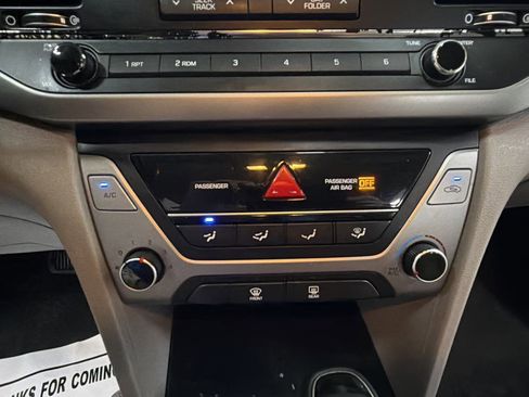 Used 2017 Hyundai Elantra SE image 20