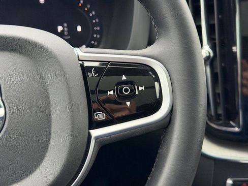Certified 2025 Volvo XC60 B5 Plus w/ Climate Package AWD/4WD image 19