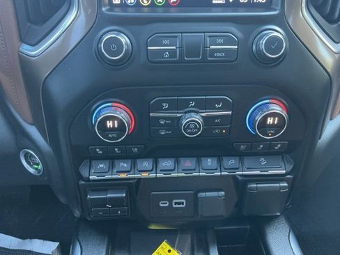 Used 2019 Chevrolet Silverado 1500 High Country w/ Technology Package image 18