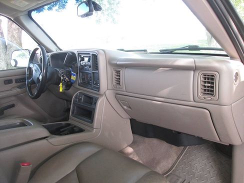 Used 2004 GMC Sierra 2500 SLT w/ Snow Plow Prep Package AWD/4WD image 23
