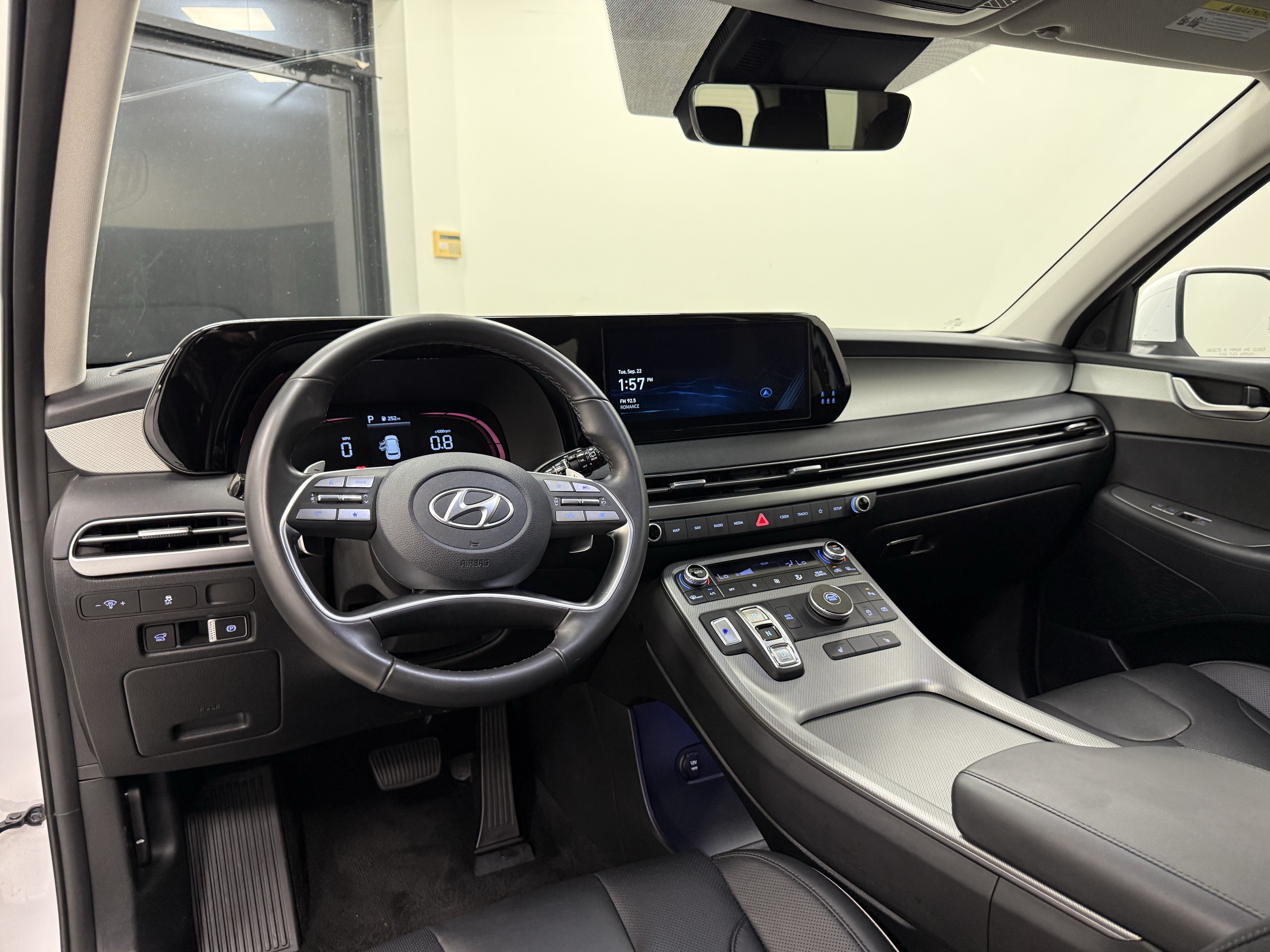 Used 2025 Hyundai Palisade SEL FWD image 17