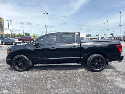 Used 2019 Nissan Titan SV w/ SV Convenience Package RWD image 3
