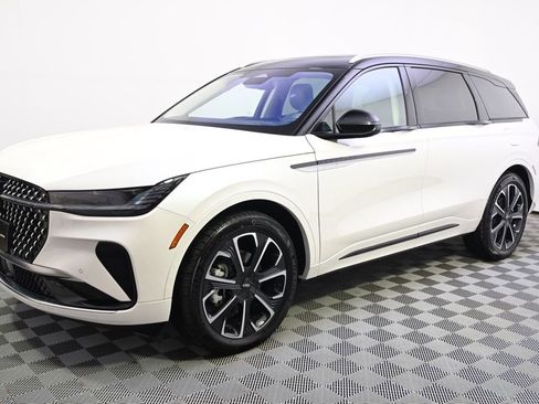 New 2026 Lincoln Nautilus Reserve image 2