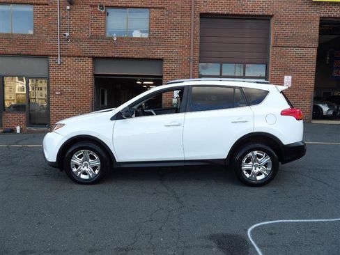 Used 2015 Toyota RAV4 LE image 4