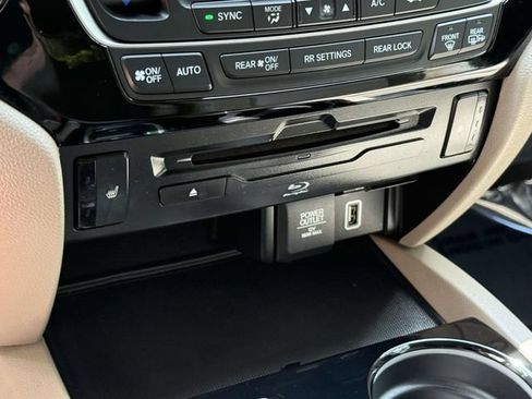 Used 2020 Honda Pilot Touring image 18
