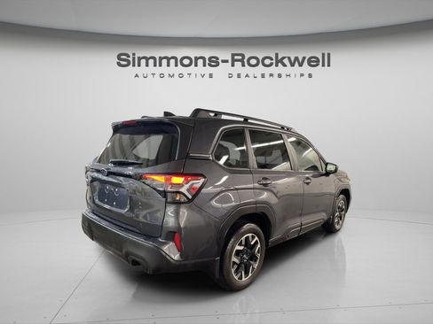 Used 2025 Subaru Forester Premium image 5