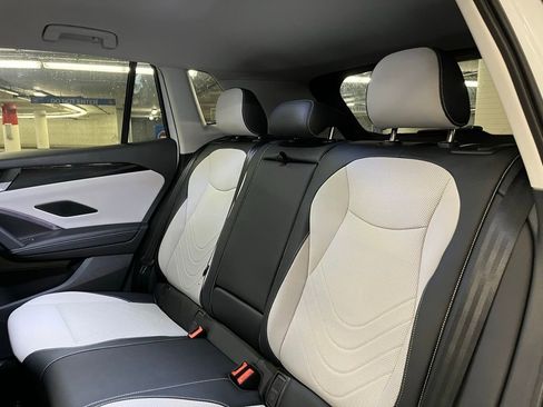 New 2025 Volkswagen Tiguan SE image 21