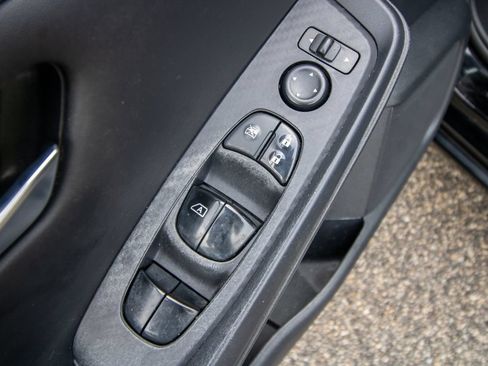 Used 2021 Nissan Sentra SV FWD image 12