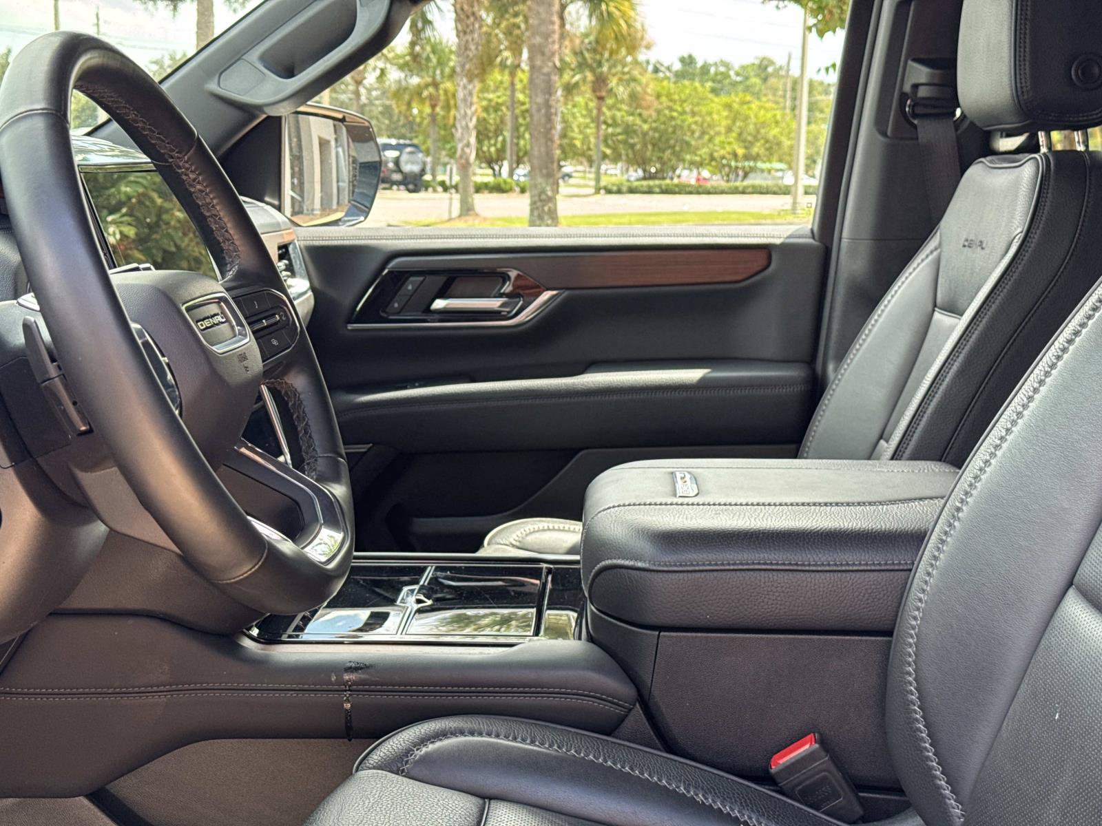 Used 2025 GMC Yukon XL Denali AWD/4WD image 14