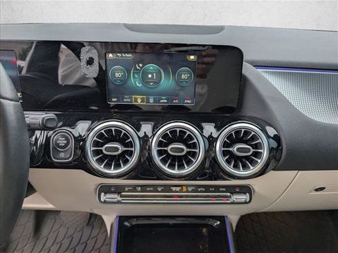 Used 2021 Mercedes-Benz GLA 250 4MATIC image 11