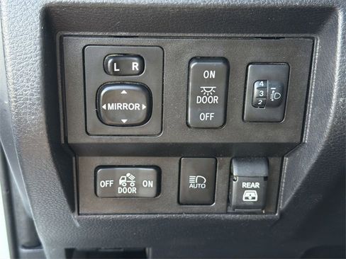 Used 2019 Toyota Tundra SR5 w/ SR5 Upgrade Package image 33