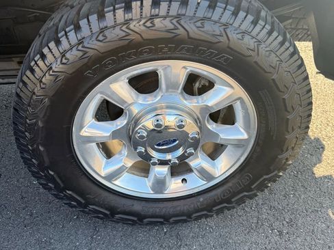 Used 2015 Ford F250 Lariat w/ Lariat Interior Package image 10