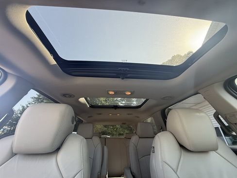 Used 2014 GMC Acadia SLT w/ Technology Package FWD image 17