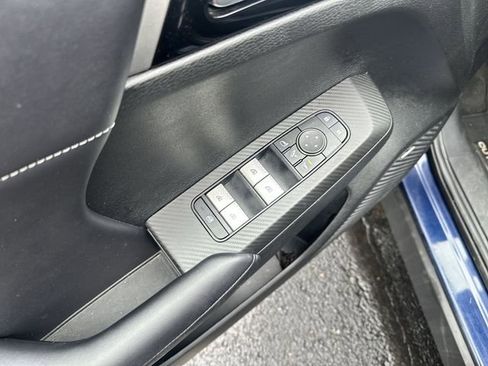 Used 2025 Mitsubishi Outlander AWD image 17