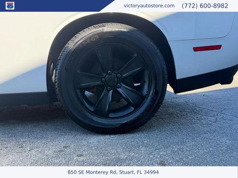 Used 2019 Dodge Challenger SXT image 17