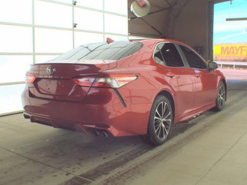 Used 2019 Toyota Camry SE FWD image 5