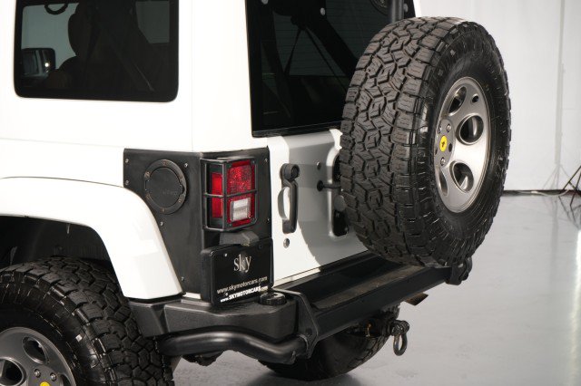 Used 2014 Jeep Wrangler Unlimited Rubicon w/ Connectivity Group AWD/4WD image 17