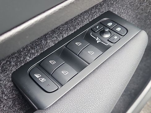 New 2026 Volvo XC40 B5 Ultra w/ Protection Package Premier image 18